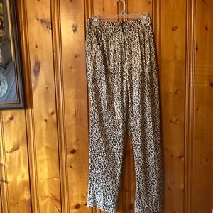 Size 14/29 Women’s Leopard 🐆 Print pants Has pockets & very soft